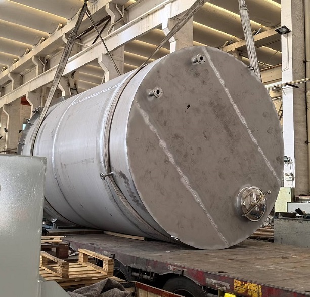 1740387937350825.jpg 不銹鋼儲(chǔ)罐內(nèi)蒙古1.jpg